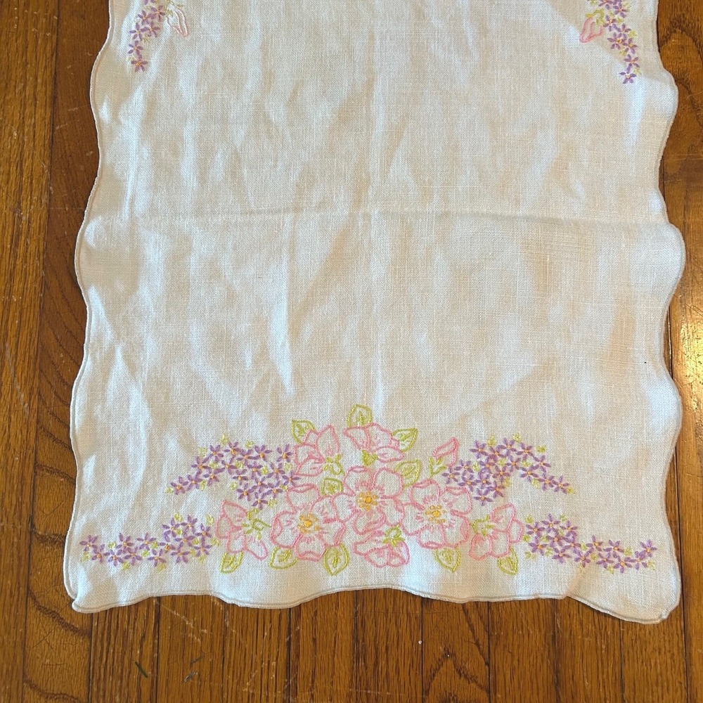 Vintage Embroidered Floral Linen Runner Scalloped Pink Purple 36x14 Cottagecore